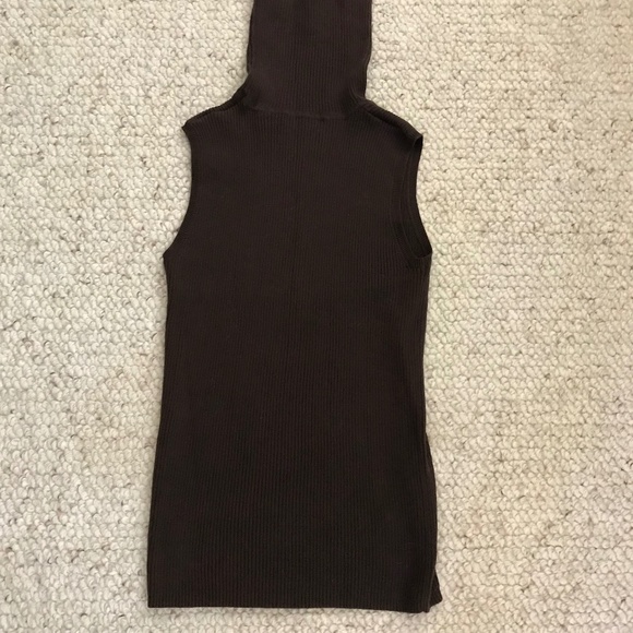 VICTORIA'S SECRET MODA INTERNATIONAL WOMEN'S SLEEVELESS TURTLENECK NWOT TOP Med - Picture 1 of 4